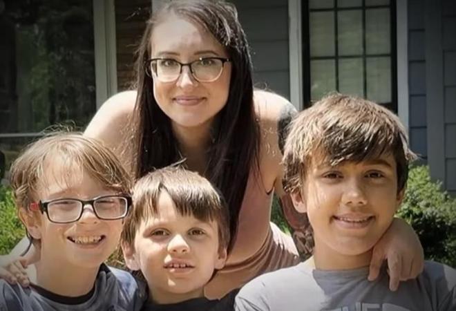 年仅16岁母亲晒童年照含泪告别EVO视讯真人著名童星意外离世(图6)