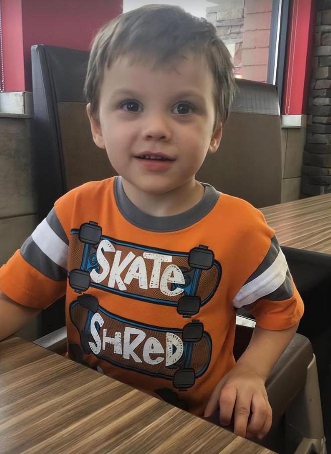 年仅16岁母亲晒童年照含泪告别EVO视讯真人著名童星意外离世(图5)