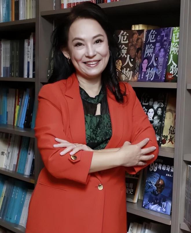 《醉拳2》抢功加导演名二人旧怨被扒EVO视讯资深艺人翁静晶炮轰成龙！(图11)